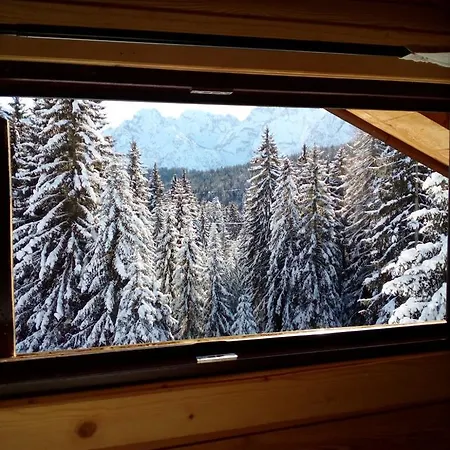 לינה וארוחת בוקר Chalet Tabiarel Danta